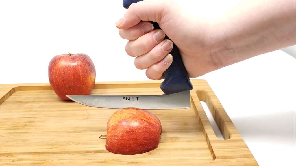 https://able-t.com/products/adaptive-kitchen-knife/paper-3/action-shot.jpg?o1-cache=81f1f268b8&width=1024&height=1024